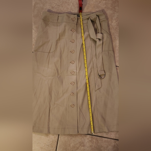 Croft and barrow stretch tan skirt - Picture 7 of 7